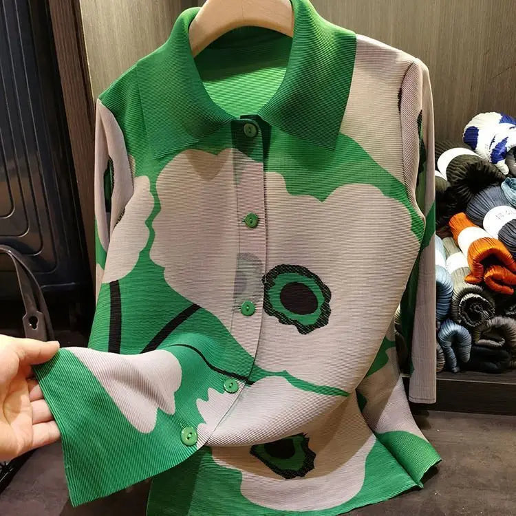 High end lapel print single breasted three bedroom top for women in spring, new loose long sleeved pleated shirt jacket