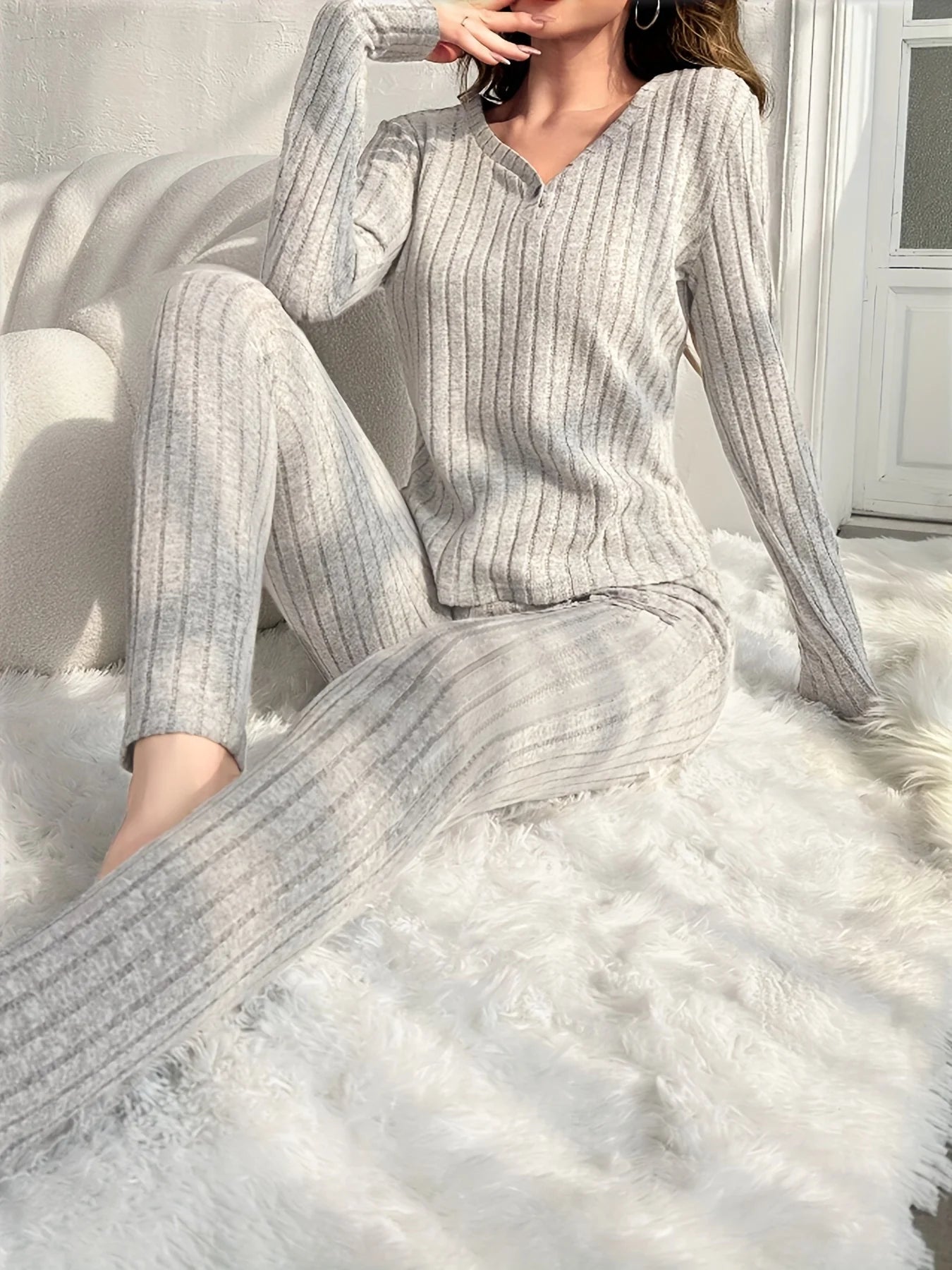 Two-Piece Women's Pure Color Simple and Comfortable Long-Sleeved Long Pants Fleece Pajama Set for Autumn and Winter