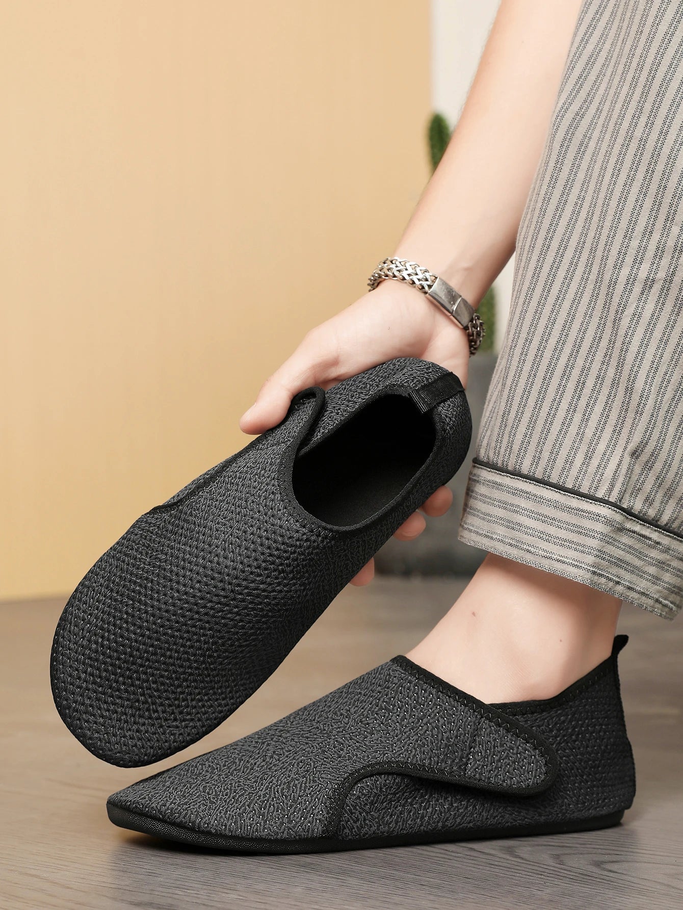 2025 Couple Non-Slips Slippers With Heels Casual Indoor Flats Slides Bedroom Shoes Male Soft Sole Home Shoes For Women and Men