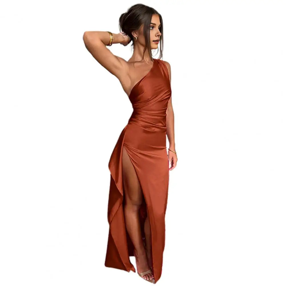Long Dress Elegant One Shoulder Maxi Dress for Prom Cocktail Parties Solid Color Ball Gown with Pleated Waist Split Hem Women