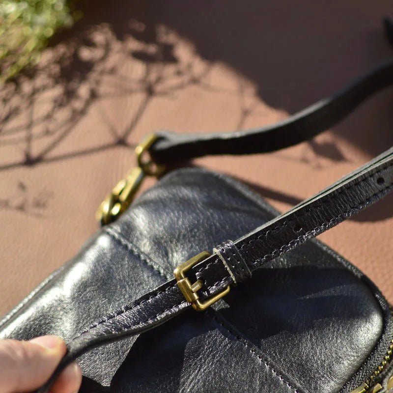 AETOO Japanese small shoulder bag male mini crossbody bag genuine fashion brand men's casual cowhide bag male leather mobile pho