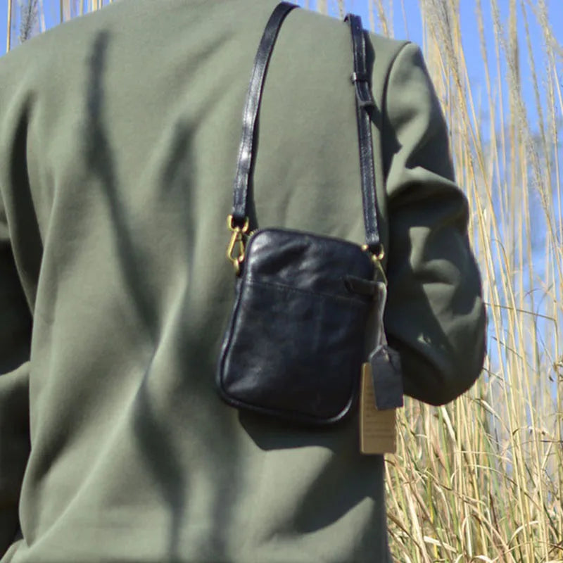 AETOO Japanese small shoulder bag male mini crossbody bag genuine fashion brand men's casual cowhide bag male leather mobile pho