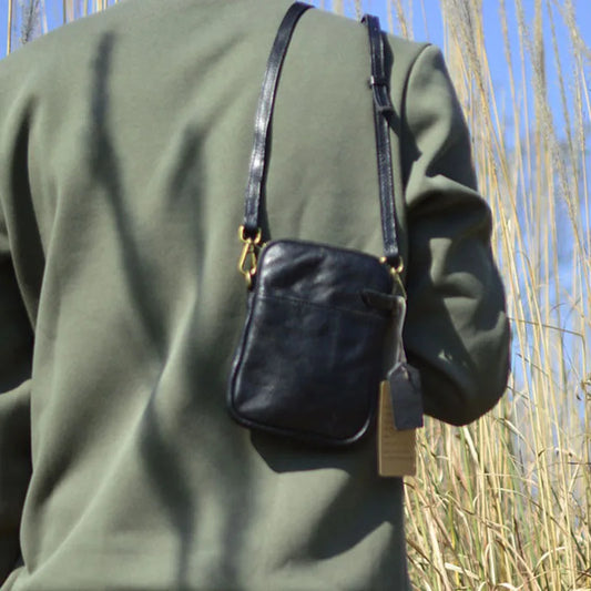 AETOO Japanese small shoulder bag male mini crossbody bag genuine fashion brand men's casual cowhide bag male leather mobile pho