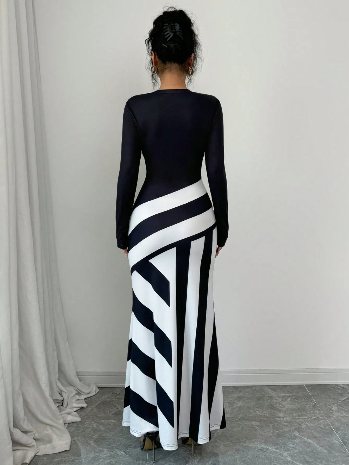 Sexy Women's Maxi Dresses New Autumn Streetwear Fashion Black White Patchwork Casual Slim Dress Elegant Knitted Dresses Clothing
