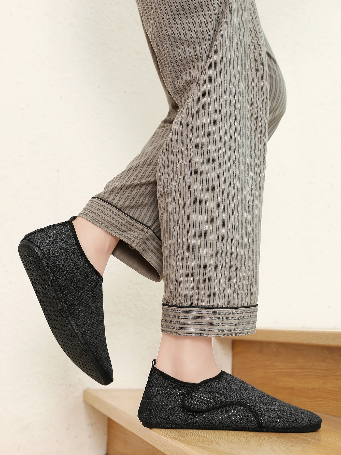 2025 Couple Non-Slips Slippers With Heels Casual Indoor Flats Slides Bedroom Shoes Male Soft Sole Home Shoes For Women and Men