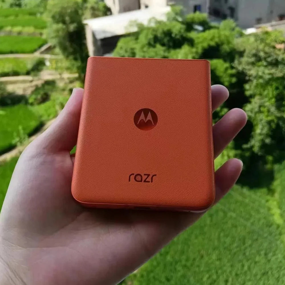 Global ROM Motorola Moto razr 50 Folded Screen Phone Main 6.9 inch FHD+ pOLED Secondary screen 3.6 inch MTK Dimensity 7300X 50MP