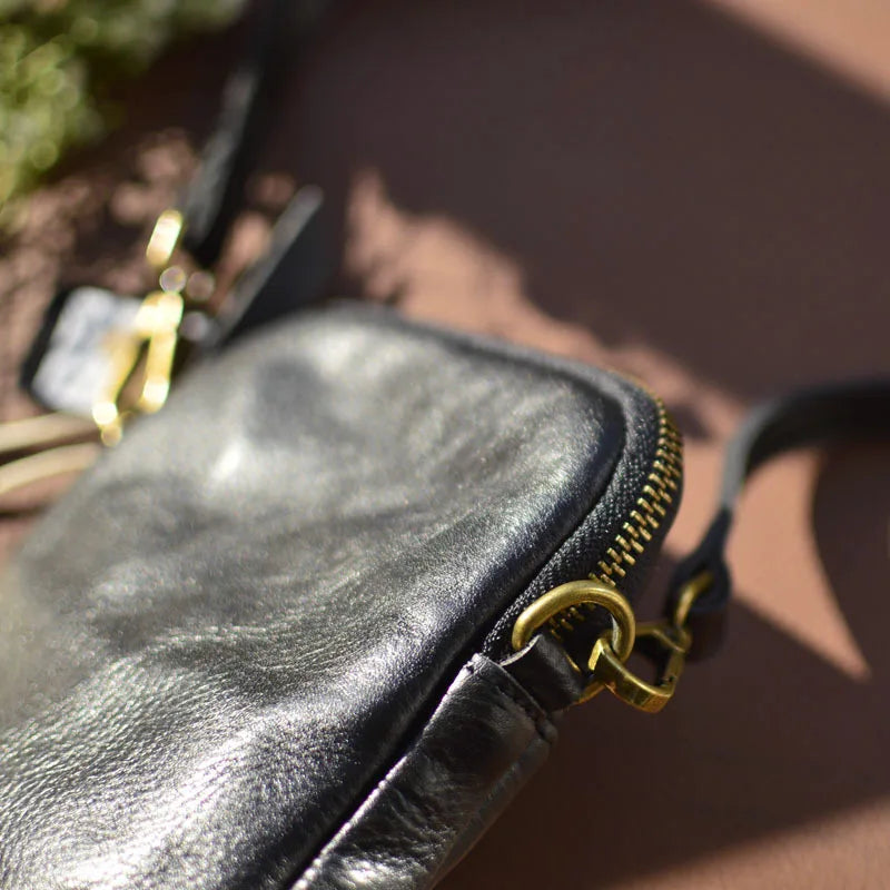 AETOO Japanese small shoulder bag male mini crossbody bag genuine fashion brand men's casual cowhide bag male leather mobile pho