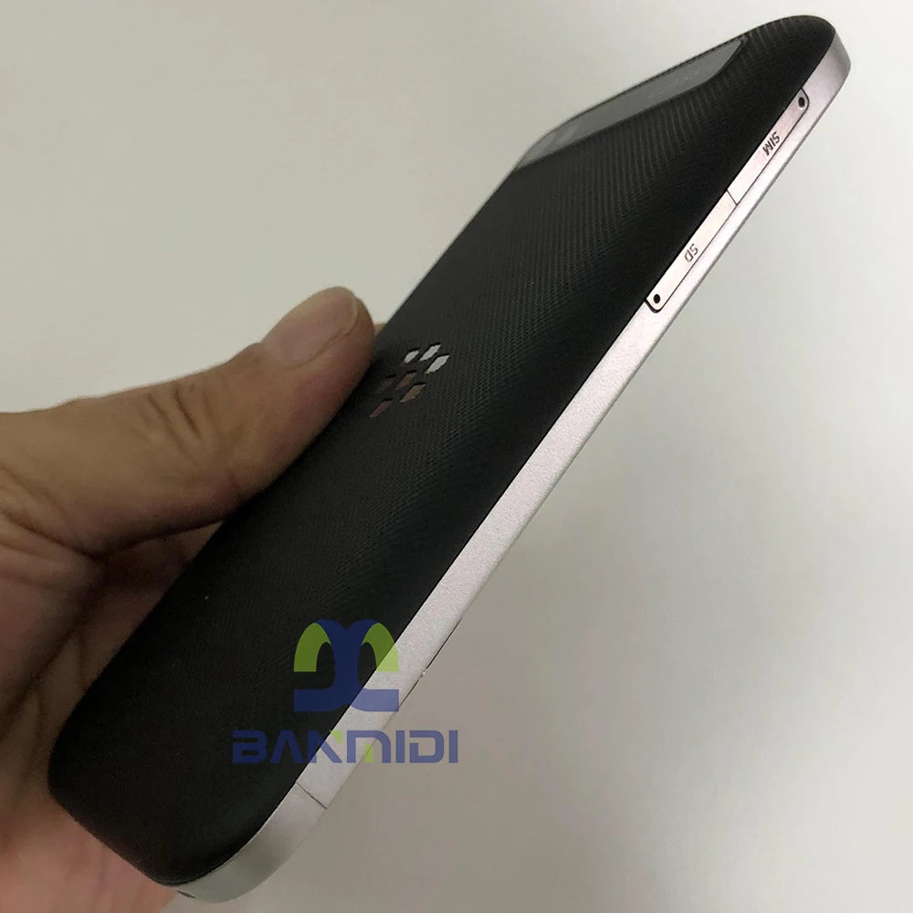 Original BlackBerry Q20 Classic 4G LTE Mobile Cell Phone 8MP WIFI 16G ROM BlackBerryOS QWERTY Unlocked Smartphone