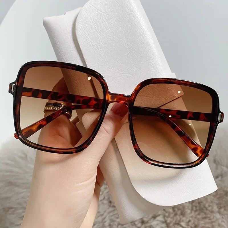 Men Women Oversized Sun Glasses Fashion Style Gradient Color Sunglasses Unisex Retro Square Frame Travel Goggle Shades Eyewear